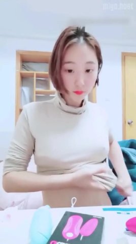 短发清纯美乳嫩妹与男友出租屋啪啪_1